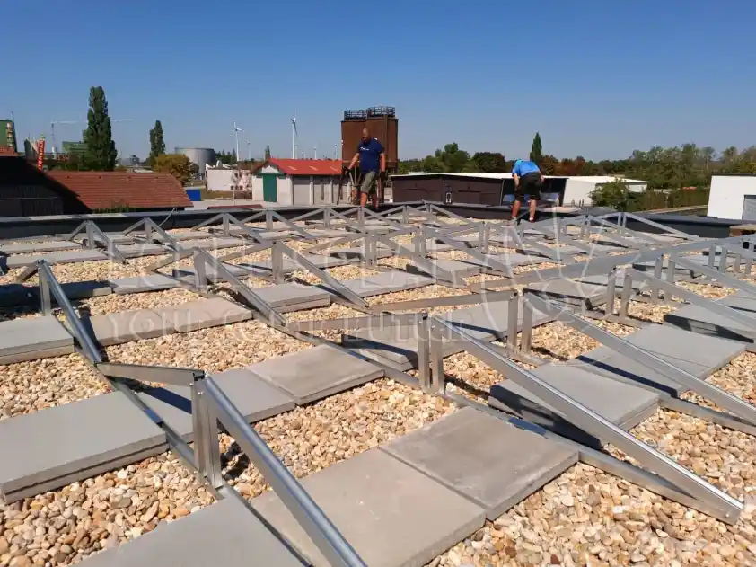 Wie installiert man ein Ost-West-Ballast-Solarmontagesystem?